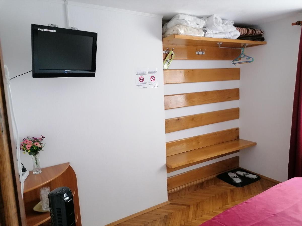 Pensiunea Ioana Curtea de Argeş エクステリア 写真